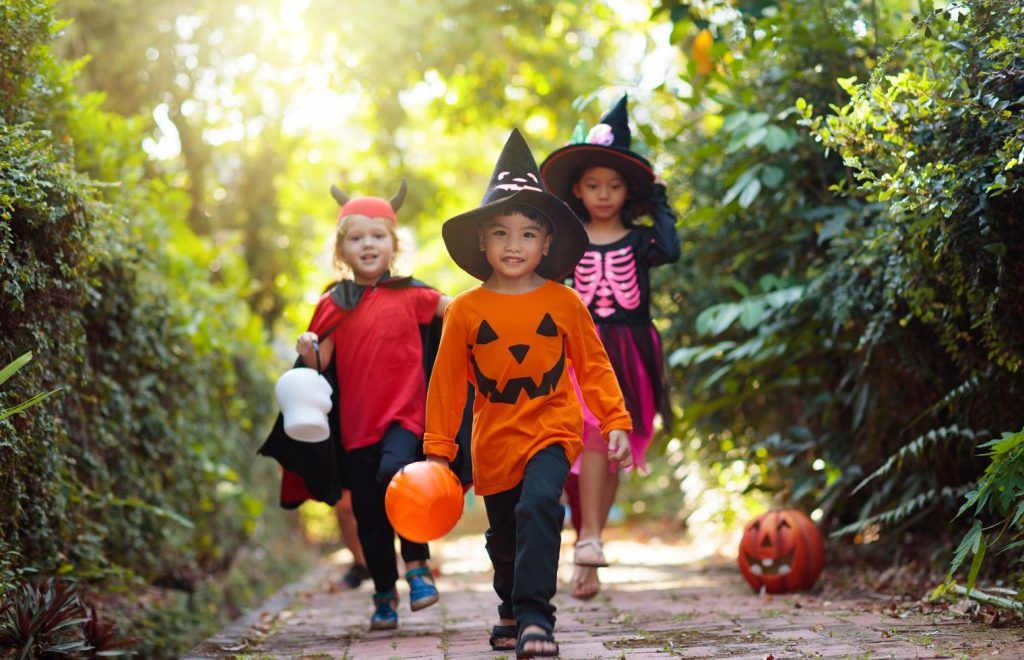 Des enfants fêtent Halloween